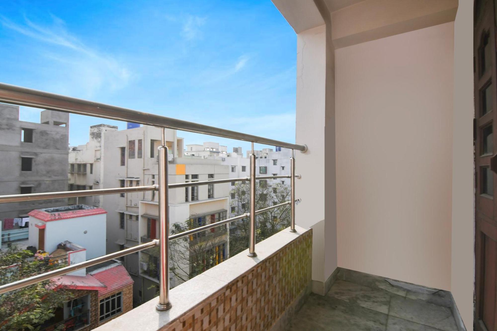 Super Hotel O Biswa Bangla Sarani Калькутта Экстерьер фото