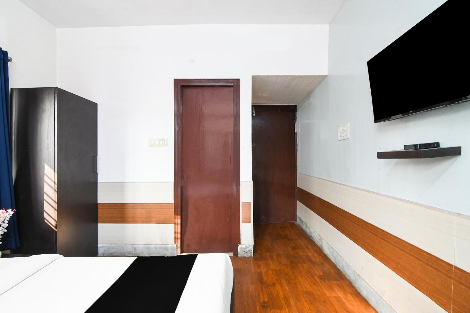 Super Hotel O Biswa Bangla Sarani Калькутта Экстерьер фото